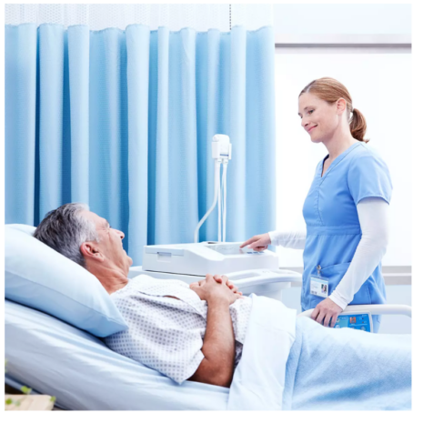 Welch Allyn ELI280 EKG seade2 Med.õde ja patsient kellel on peal EKG aparaat